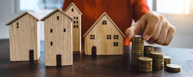 a%20bunch%20of%20house%20figurines%20with%20coins%20next%20to%20them a%20bunch%20of%20house%20figurines%20with%20coins%20next%20to%20them